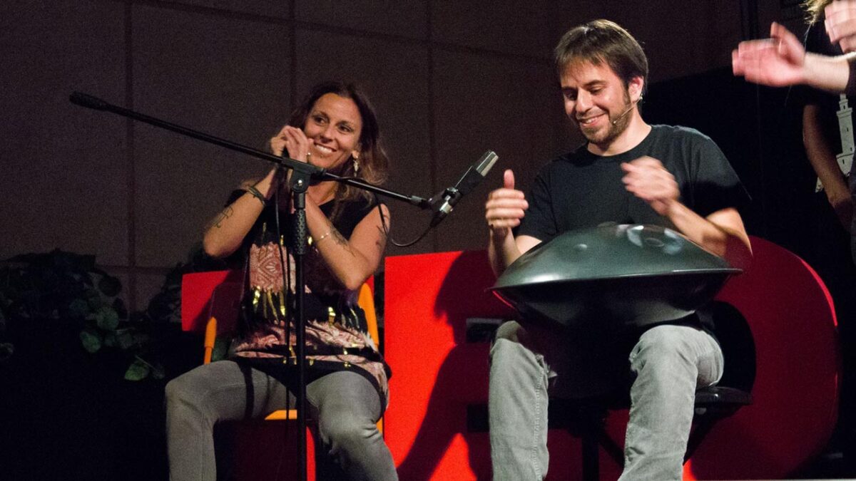 Lamari (Chambao) + Ravid Goldschmidt tocan La Danza del Tiempo